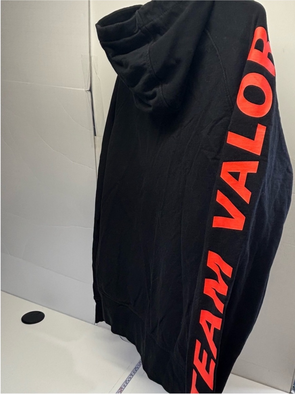Pokémon Center Team Valor
Black Red Full Zip Hoodie Jacket Adult UNISEX Medium - Picture 6 of 6